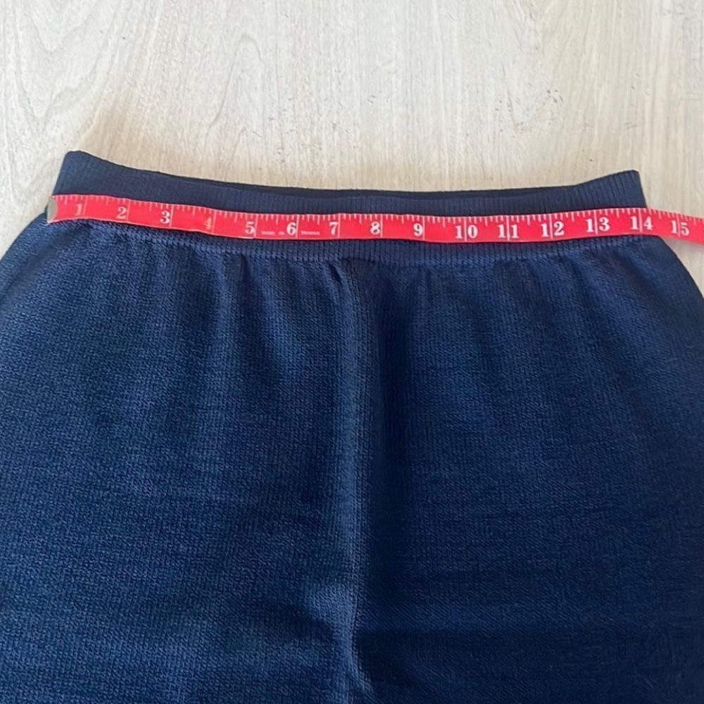 St. John Elegant Women's Navy Skirt Set with Gold Buttons - Picture 3 of 8